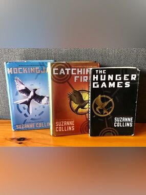 HUNGER GAMES Book Lot Catching Fire Mocking Jay Suzanne Collins Hardback Books